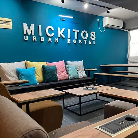 Mickitos Urban Hostel *
