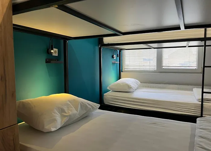 Mickitos Urban אכסניה סקופיה