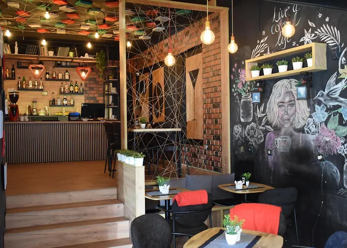 Mickitos Urban Hostel *